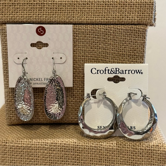NWT 2 pair Earrings- silver tone hammered hoops & oval dangles - Picture 1 of 9